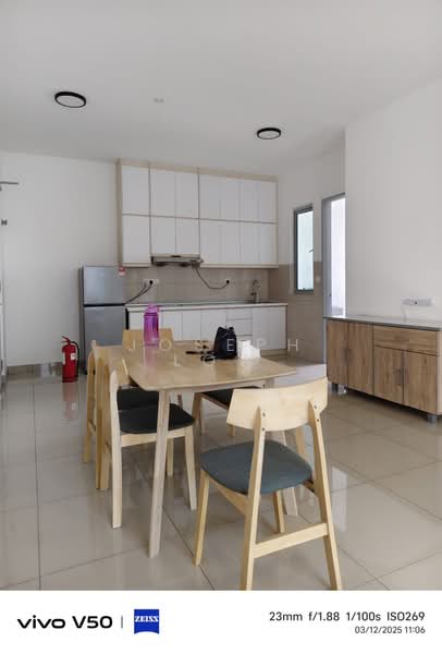Servis Apartment untuk Disewa di Gaya Resort Homes - Joseph Low - Kitchen - PropertyGuru.com.my