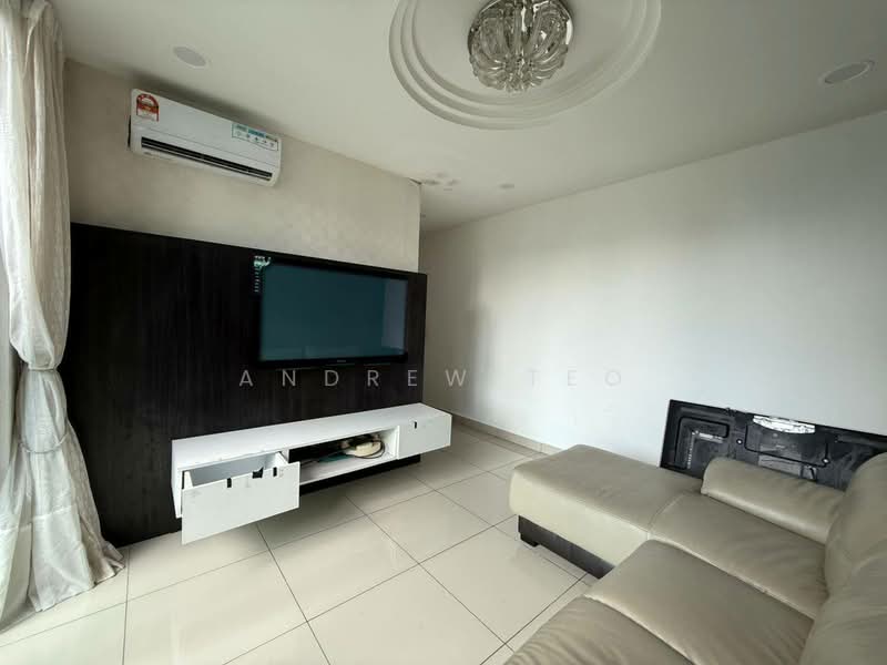 Rumah Kluster untuk Dijual di Taman Gaya (Ulu Tiram) - Andrew Teo - Living Room - PropertyGuru.com.my