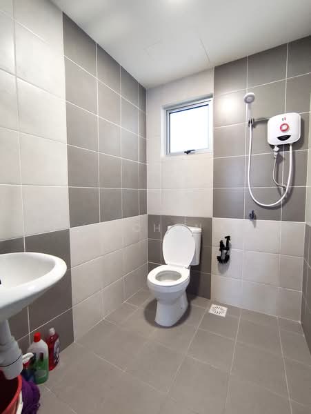 Pangsapuri untuk Disewa di Residensi Kesuma 1 - JX Chong - Bathroom - PropertyGuru.com.my