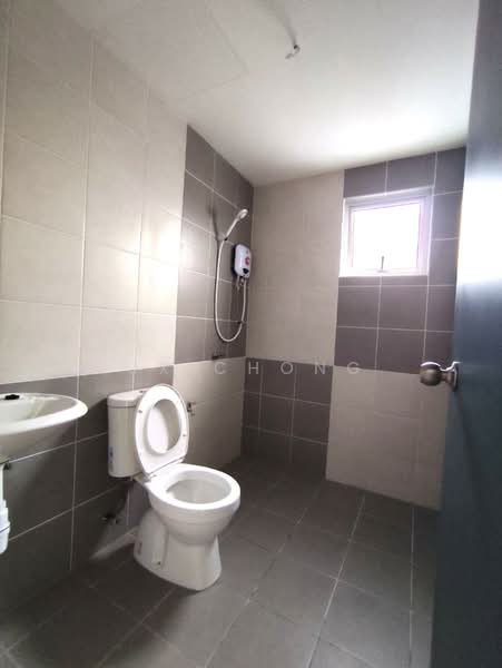 Pangsapuri untuk Disewa di Residensi Kesuma 1 - JX Chong - Bathroom - PropertyGuru.com.my