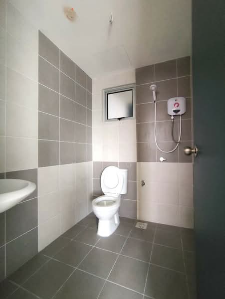 Pangsapuri untuk Disewa di Residensi Kesuma 1 - JX Chong - Bathroom - PropertyGuru.com.my