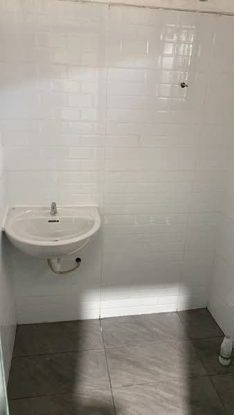 Factory for Rent in Kawasan Perindustrian Klang Utama (Kapar) - Alex Lee - Bathroom - PropertyGuru.com.my
