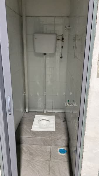 Factory for Rent in Kawasan Perindustrian Klang Utama (Kapar) - Alex Lee - Bathroom - PropertyGuru.com.my