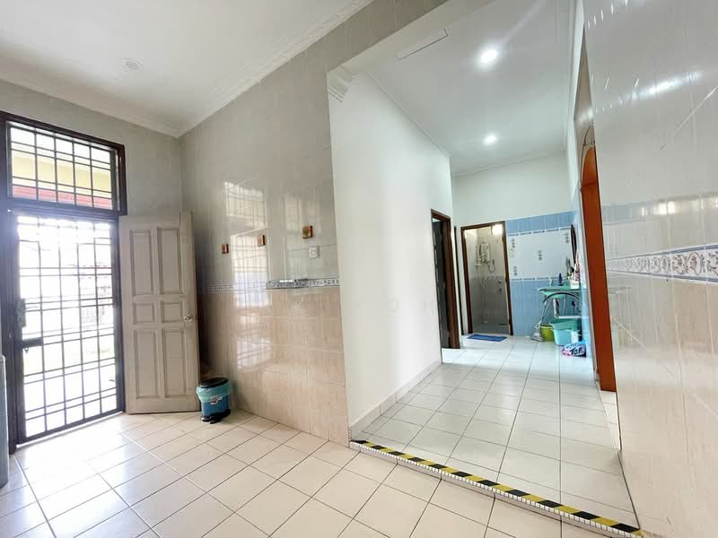 Rumah Berkembar untuk Dijual di Taman Pelangi Indah (Ulu Tiram) - KK Koh - Corridor - PropertyGuru.com.my