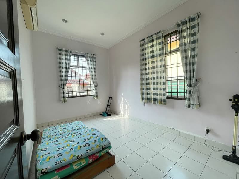 Rumah Berkembar untuk Dijual di Taman Pelangi Indah (Ulu Tiram) - KK Koh - Bedroom - PropertyGuru.com.my