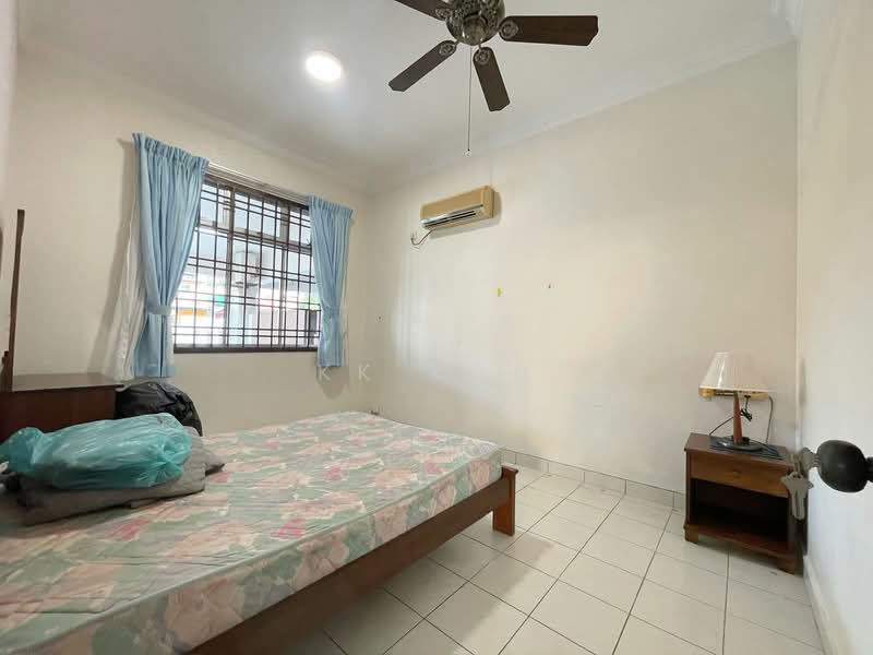 Rumah Berkembar untuk Dijual di Taman Pelangi Indah (Ulu Tiram) - KK Koh - Bedroom - PropertyGuru.com.my