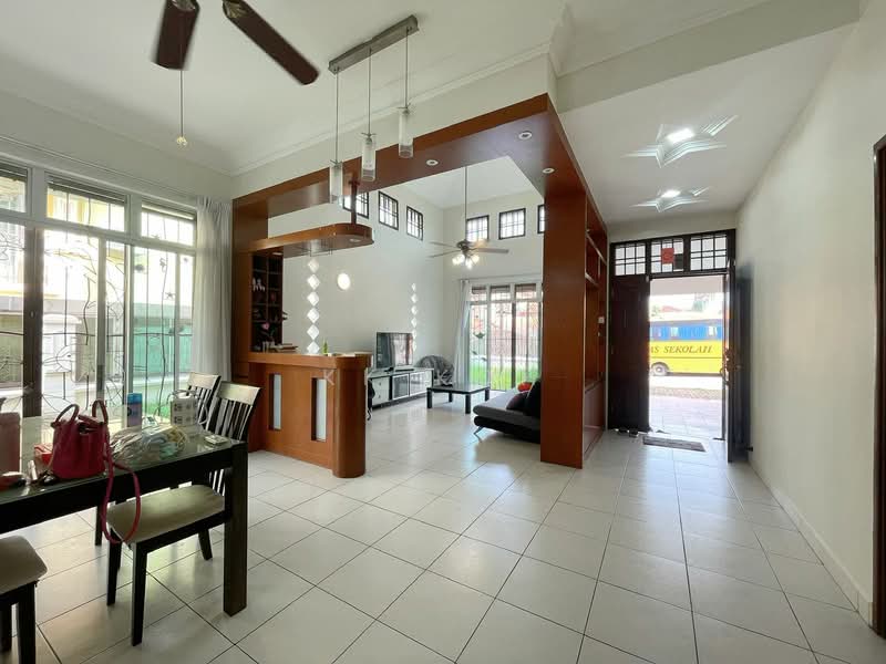 Rumah Berkembar untuk Dijual di Taman Pelangi Indah (Ulu Tiram) - KK Koh - Living Room - PropertyGuru.com.my