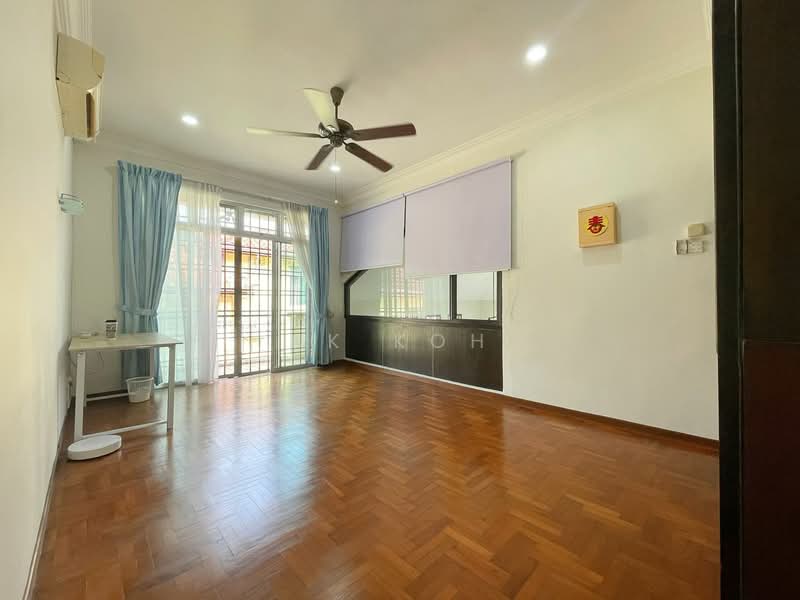 Rumah Berkembar untuk Dijual di Taman Pelangi Indah (Ulu Tiram) - KK Koh - Living Room - PropertyGuru.com.my