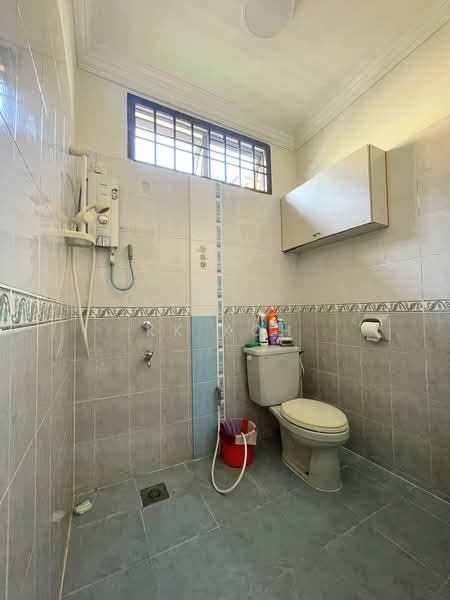 Rumah Berkembar untuk Dijual di Taman Pelangi Indah (Ulu Tiram) - KK Koh - Bathroom - PropertyGuru.com.my