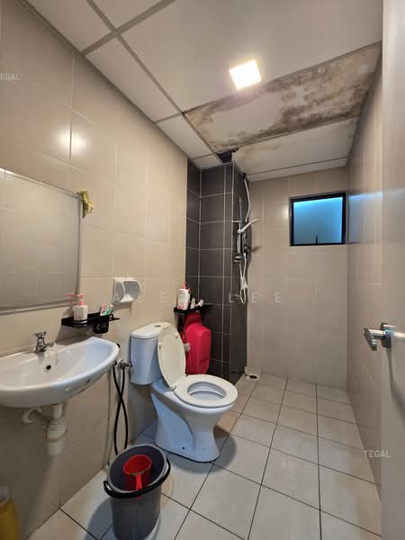 Pangsapuri untuk Dijual di Seruling Apartment - Alex Lee - Bathroom - PropertyGuru.com.my