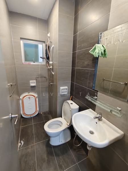 Kondominium untuk Disewa di Zeta Deskye (Alam Saujana) - Calvin Tan - Bathroom - PropertyGuru.com.my