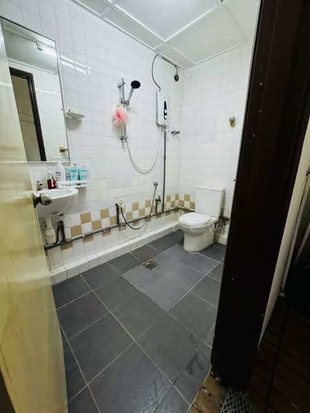 Apartment for Sale at Faber Indah - Alex Lew - Bathroom - PropertyGuru.com.my