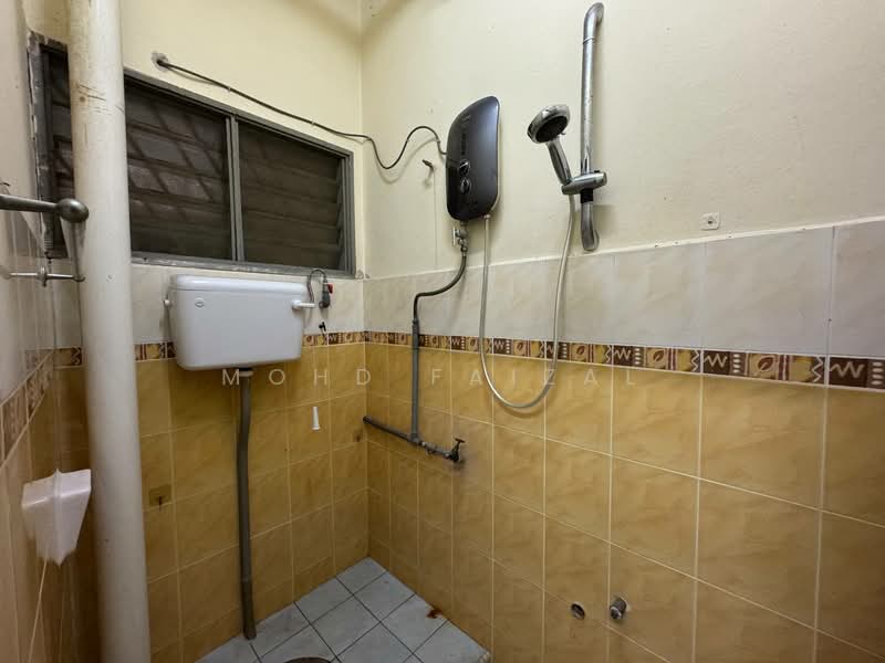 Rumah Teres 2 Tingkat untuk Dijual di Seri Kembangan (Selangor) - Mohd Faizal - Bathroom - PropertyGuru.com.my