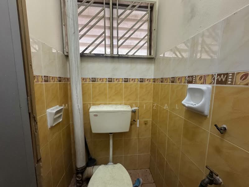 Rumah Teres 2 Tingkat untuk Dijual di Seri Kembangan (Selangor) - Mohd Faizal - Bathroom - PropertyGuru.com.my