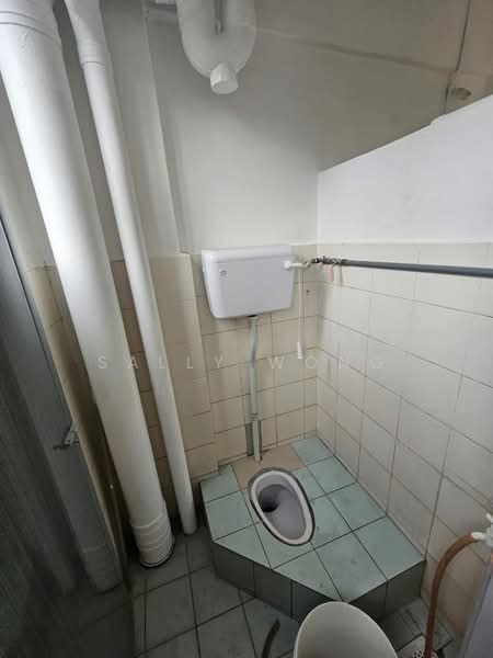 Flat for Sale at Sri Mewah (Kampung Aman 1) - Sally Wong - Bathroom - PropertyGuru.com.my