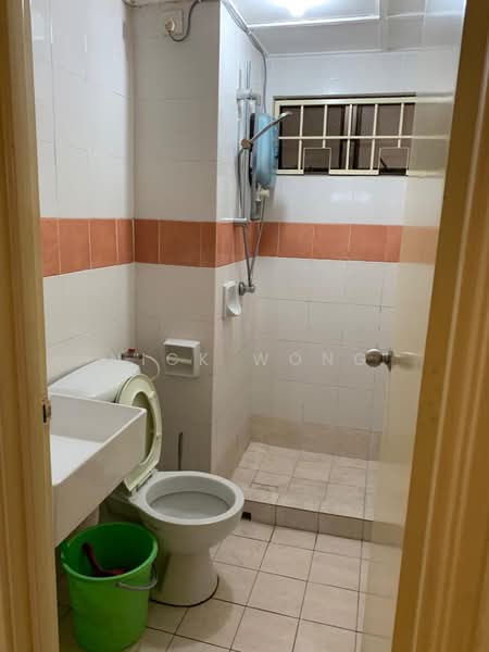 Pangsapuri untuk Disewa di Anjung Hijau (Greenfields) - Nick Wong - Bathroom - PropertyGuru.com.my