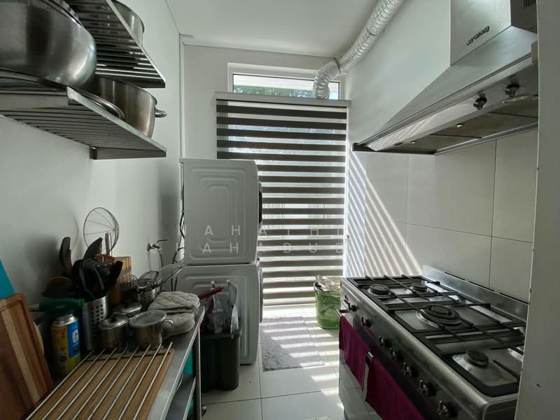 3-storey Terraced House for Sale in Bukit Jelutong (Shah Alam) - Nahathir Shahabudin - Kitchen - PropertyGuru.com.my