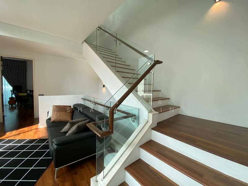 3-storey Terraced House for Sale in Bukit Jelutong (Shah Alam) - Nahathir Shahabudin - Living Room - PropertyGuru.com.my