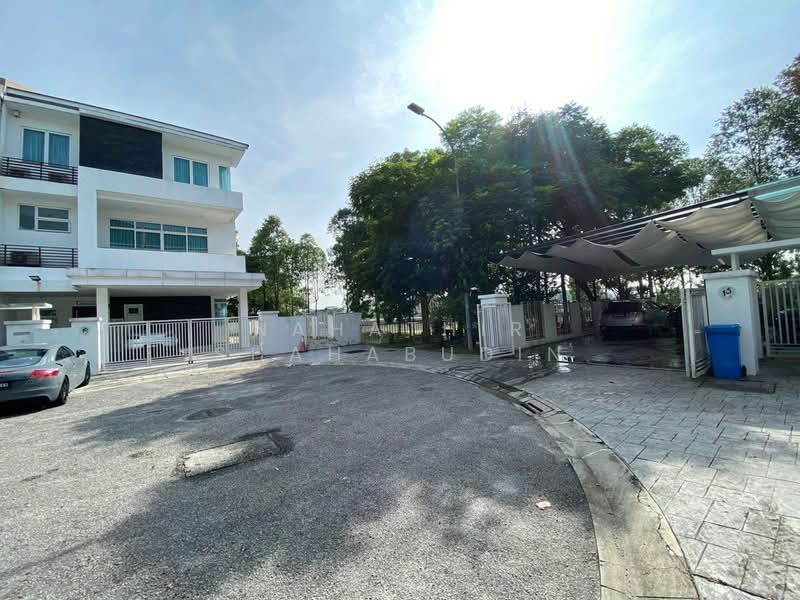 3-storey Terraced House for Sale in Bukit Jelutong (Shah Alam) - Nahathir Shahabudin - Exterior - PropertyGuru.com.my