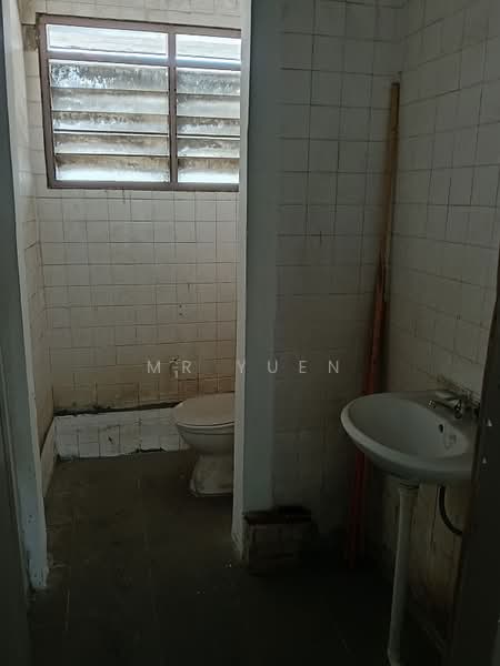 Kedai / Pejabat untuk Dijual di Ipoh (Perak) - Mr Yuen - Bathroom - PropertyGuru.com.my