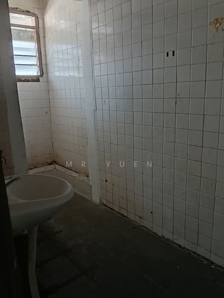 Kedai / Pejabat untuk Dijual di Ipoh (Perak) - Mr Yuen - Bathroom - PropertyGuru.com.my