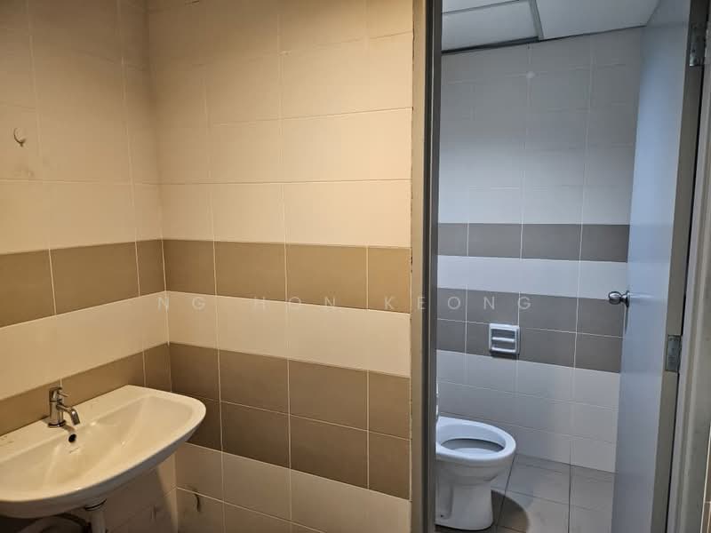 Office for Sale in Petaling Jaya (Selangor) - Ng Hon Keong - Bathroom - PropertyGuru.com.my