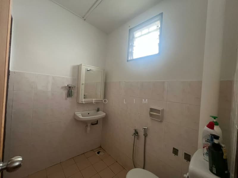 2-storey Terraced House for Sale in Taman Puncak Jalil (Seri Kembangan) - Leo Lim - Bathroom - PropertyGuru.com.my