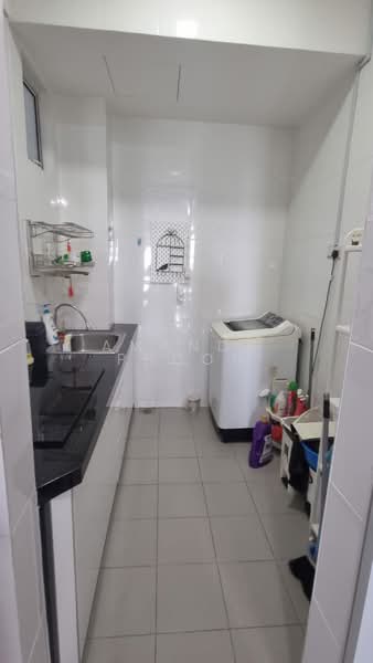 Condominium for Rent at The Brezza - Amanda Phoon - Kitchen - PropertyGuru.com.my