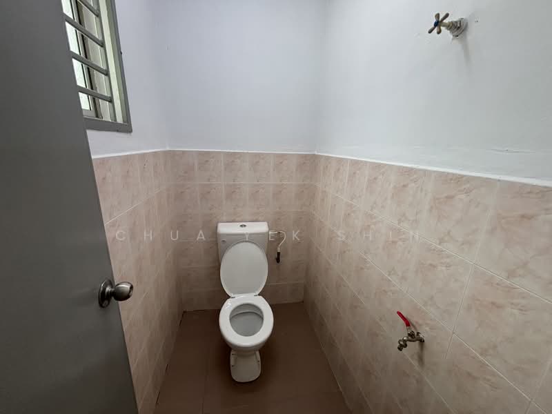 1-storey Terraced House for Sale in Sri Saujana (Kota Tinggi) - Chua Yek Shin - Bathroom - PropertyGuru.com.my