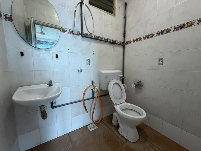 Pangsapuri untuk Disewa di Villa Krystal @ Bandar Selesa Jaya - Jerry Hor - Bathroom - PropertyGuru.com.my
