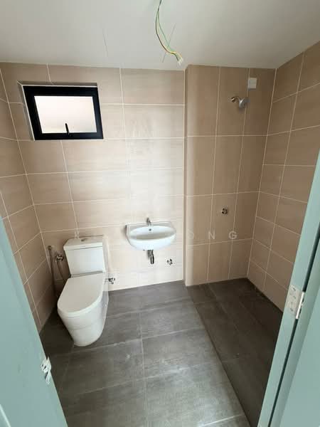 Servis Apartment untuk Disewa di Parkland Residence - Kent Fong - Bathroom - PropertyGuru.com.my