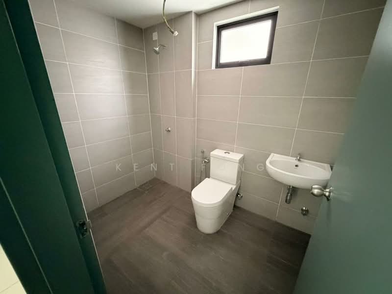 Servis Apartment untuk Disewa di Parkland Residence - Kent Fong - Bathroom - PropertyGuru.com.my