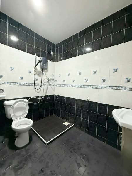 Rumah Teres 1 Tingkat untuk Disewa di Taman Putri Kulai (Kulai) - Karl Ho - Bathroom - PropertyGuru.com.my