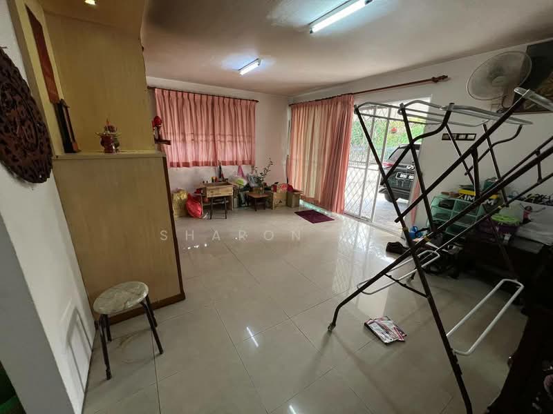 2-storey Terraced House for Sale in Taman Munshi Ibrahim (Tampoi) - Sharon Ng - Living Room - PropertyGuru.com.my