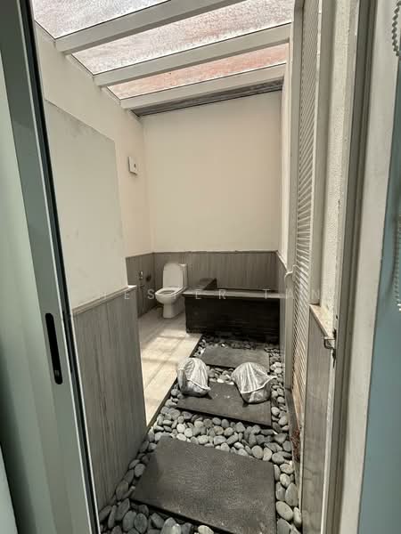 Servis Apartment untuk Dijual di Kiara 9 Residency - Chester Tan - Bathroom - PropertyGuru.com.my