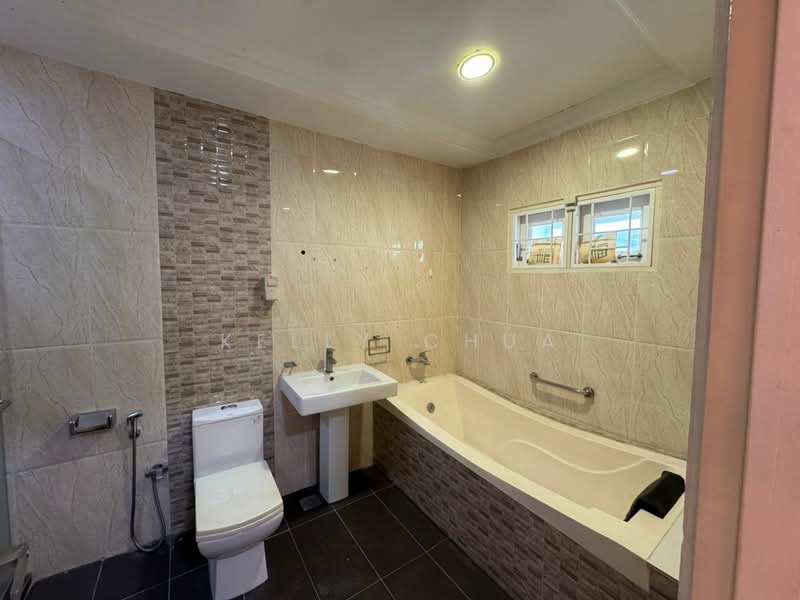 Rumah Teres 2 Tingkat untuk Dijual di Bandar Mahkota Cheras (Cheras) - Kelly Chua - Bathroom - PropertyGuru.com.my
