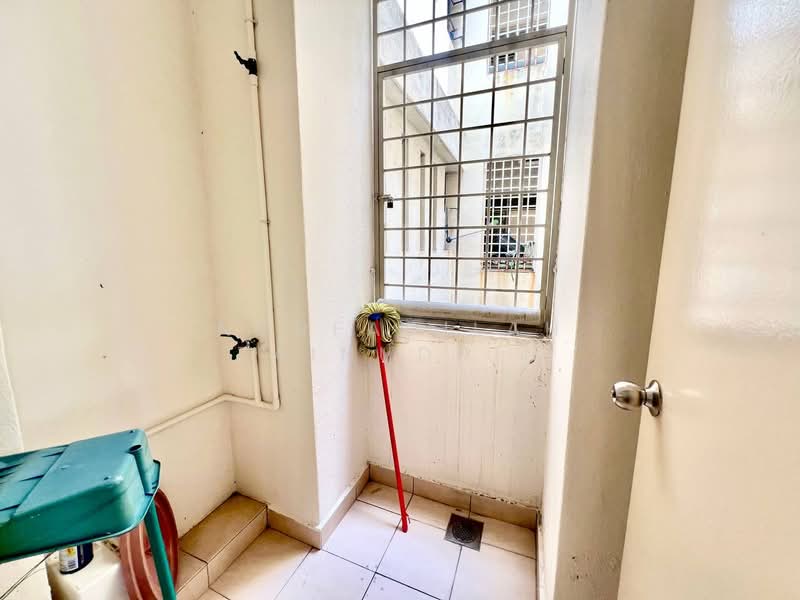 Kondominium untuk Dijual di Kondominium Kristal - NORFADILAH ZAINUDDIN - Balcony - PropertyGuru.com.my