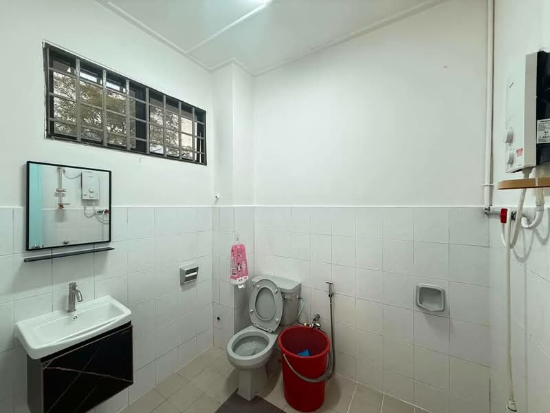 2-storey Terraced House for Rent in Permas Jaya (Johor) - Anna Wong - Bathroom - PropertyGuru.com.my