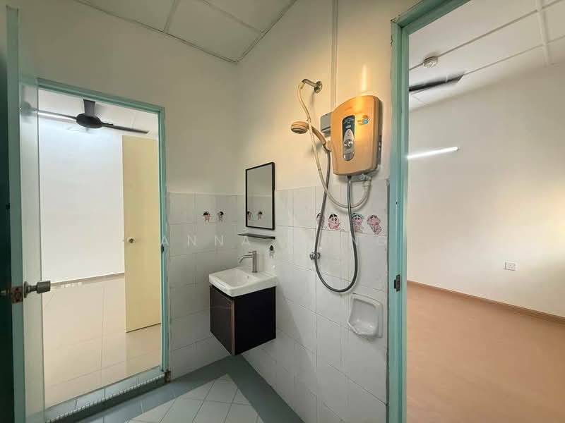 2-storey Terraced House for Rent in Permas Jaya (Johor) - Anna Wong - Bathroom - PropertyGuru.com.my