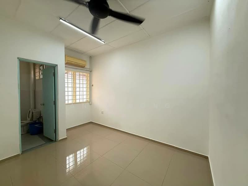 2-storey Terraced House for Rent in Permas Jaya (Johor) - Anna Wong - Bathroom - PropertyGuru.com.my