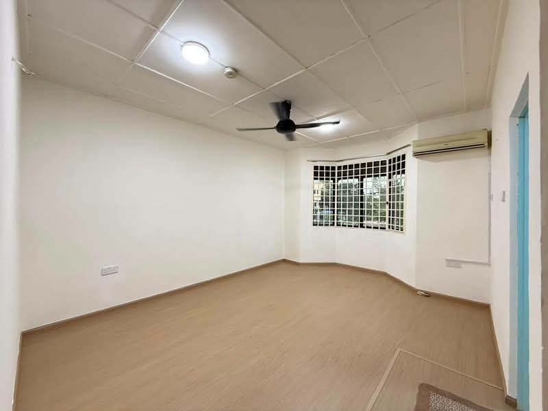 2-storey Terraced House for Rent in Permas Jaya (Johor) - Anna Wong - Living Room - PropertyGuru.com.my
