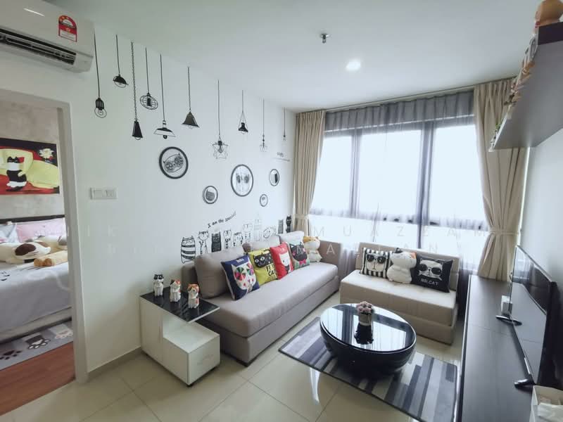 Servis Apartment untuk Disewa di i-Suite @ i-City - Nik Ahmad Muazzam Bin Nik Mazlan - Living Room - PropertyGuru.com.my