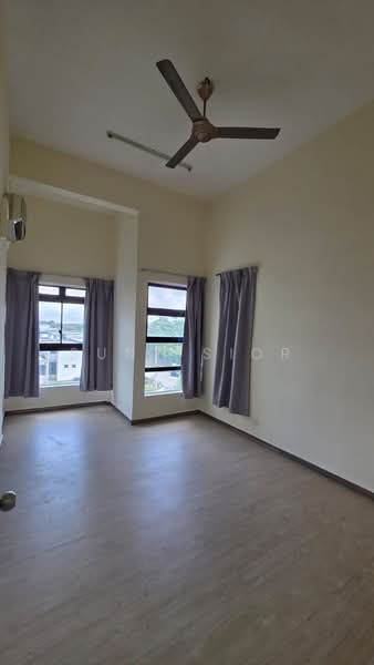 Servis Apartment untuk Dijual di The Garden Residences - Suny Sior - Living Room - PropertyGuru.com.my