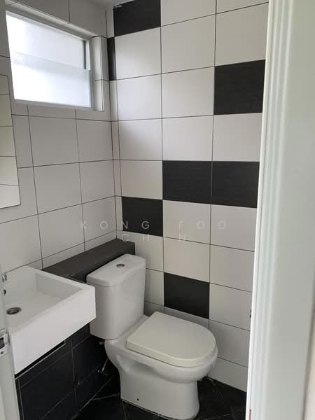 Pangsapuri untuk Disewa di Univillage - Kong Foo Chin - Bathroom - PropertyGuru.com.my