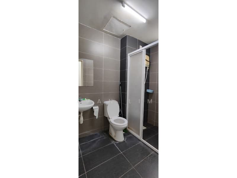 Service Residence for Sale at Maxim Residences - Ivan Lim - Bathroom - PropertyGuru.com.my
