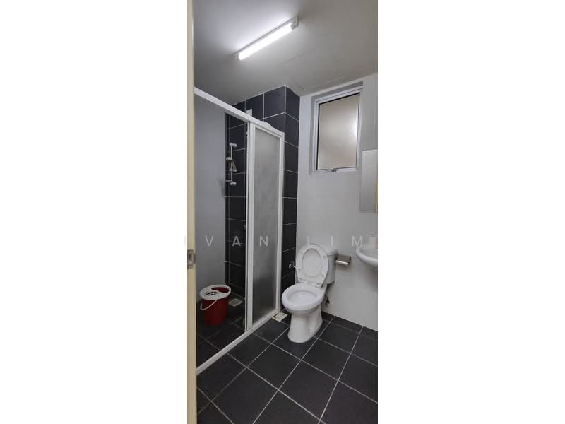 Service Residence for Sale at Maxim Residences - Ivan Lim - Bathroom - PropertyGuru.com.my