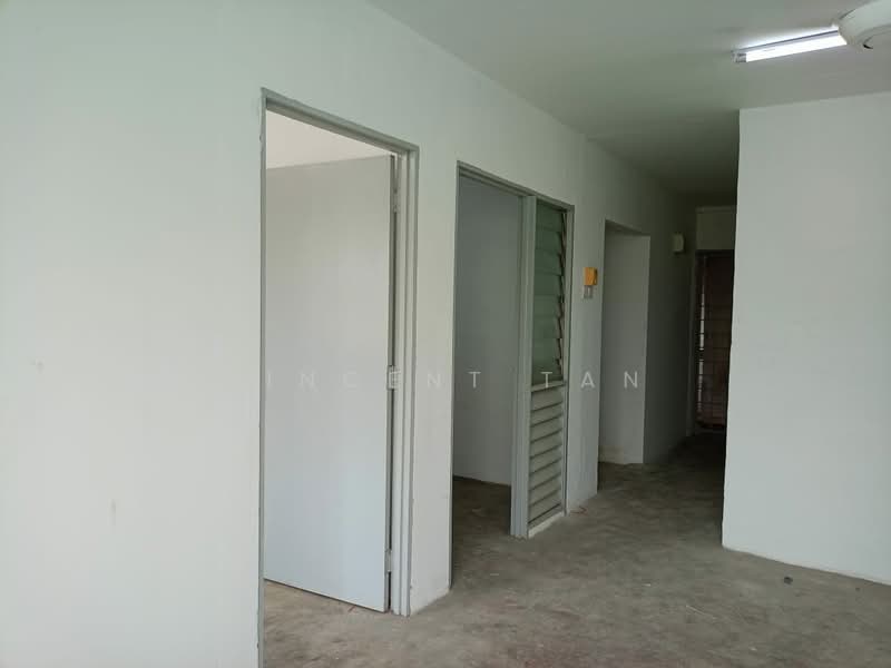 Pangsapuri untuk Dijual di Kenanga Apartment - Vincent Tan - Corridor - PropertyGuru.com.my
