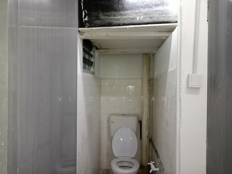 Pangsapuri untuk Dijual di Kenanga Apartment - Vincent Tan - Bathroom - PropertyGuru.com.my