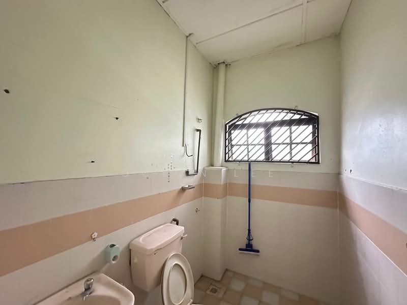 2-storey Terraced House for Sale in Bandar Sungai Long (Selangor) - Ocean Lee - Bathroom - PropertyGuru.com.my