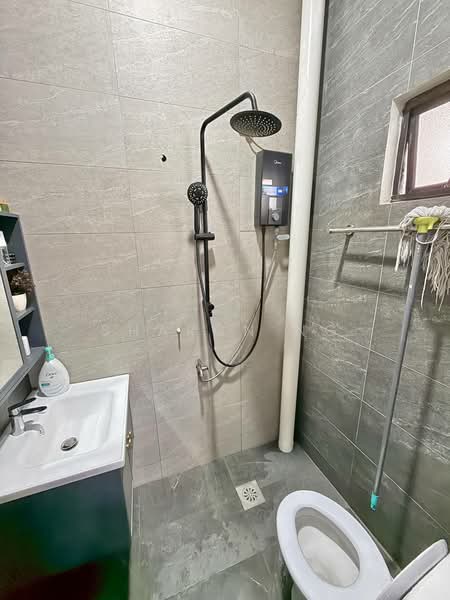 1-storey Terraced House for Sale in Taman Pulai Utama (Skudai) - Sharon Ng - Bathroom - PropertyGuru.com.my
